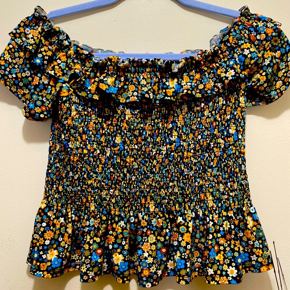 BCBG off the shoulder cold shoulder peasant flower blouse peplum top size small